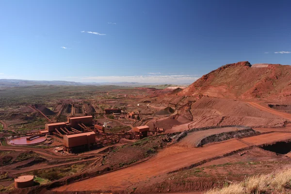 Iron ore bányászati tevékenység Pilbara régióban Nyugat-Ausztrália — Stock Fotó