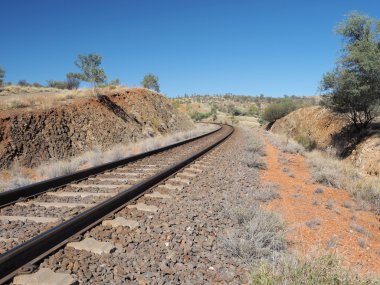 Alice Springs kuzeyinde Ghan demiryolu parçadan