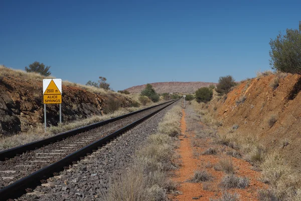 Ghan järnväg spårar från Darwin till Alice Springs — Stockfoto