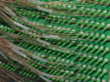 Fiber optik konektör