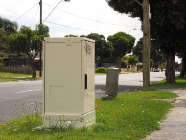 Fiber optik dağıtım hub Ulusal geniş bant ağ son zamanlarda eski bakır telefon kablosu ayağı yanı sıra yüklü