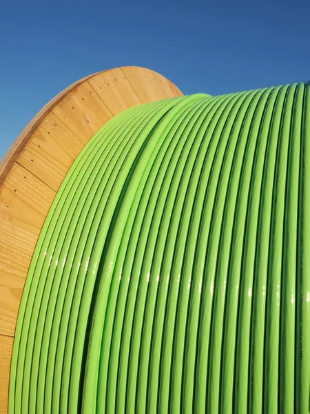 Καλώδιο οπτικών ινών πράσινο σε ένα τύμπανο ξυλεία που χρησιμοποιείται στην Αυστραλιανών εθνικό ευρυζωνικό δίκτυο ίνα να Ξετυλίγω το σπίτι — Φωτογραφία Αρχείου
