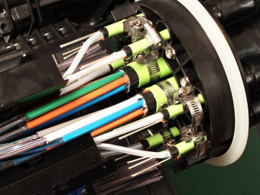 Fiber optik kitle kapatma kablo girişi bağlantı noktası closeup ile