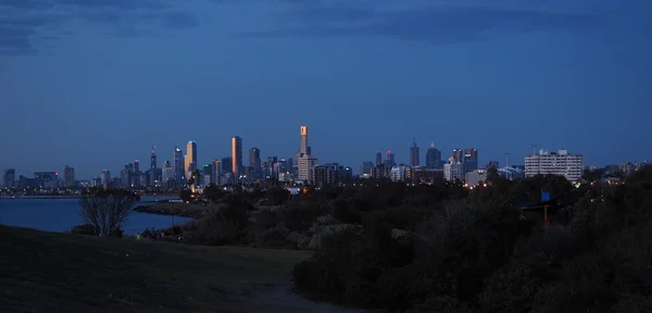 Melbourne skyline after sunset with Eureka tower glowing — Stock Photo, Image