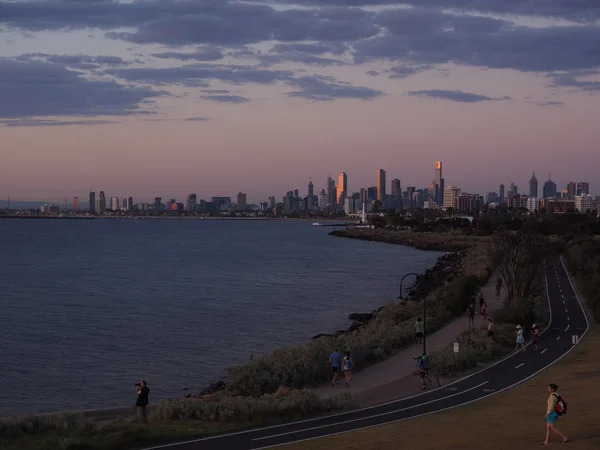 Melbourne skyline après le coucher du soleil — Photo