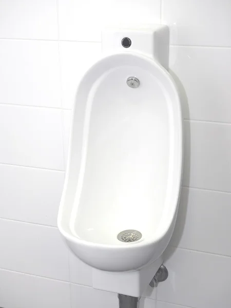 Urinalschale mit automatischer Freisprecheinrichtung — Stockfoto