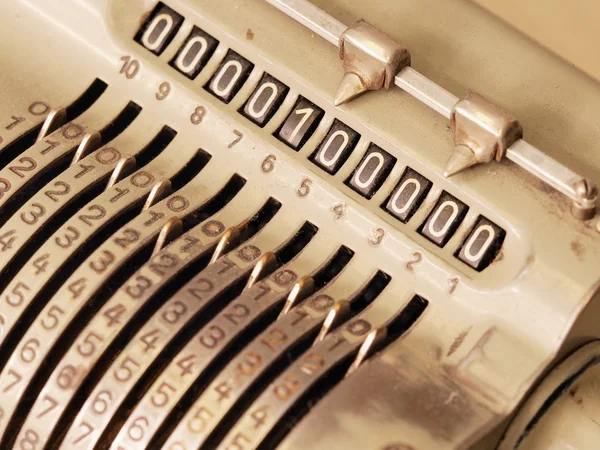 Muitos Zeros na exibição de uma antiga calculadora mecânica — Fotografia de Stock