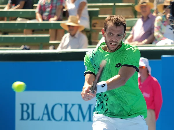 Paul-Henri Mathieu de France backhand siga completamente — Fotografia de Stock