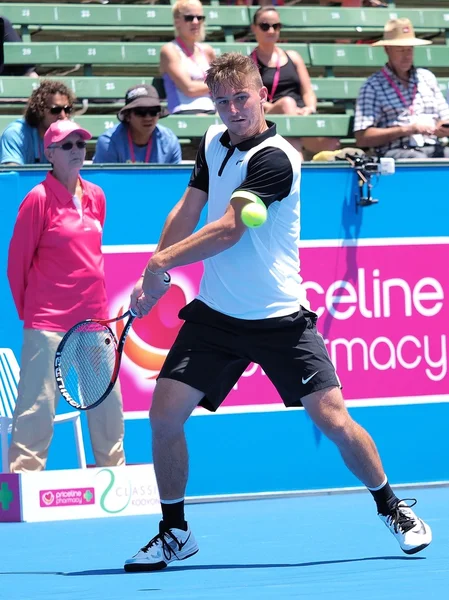 Omar Jasika de Melbourne en un partido de exhibición y práctica en el Kooyong Tennis Club — Foto de Stock