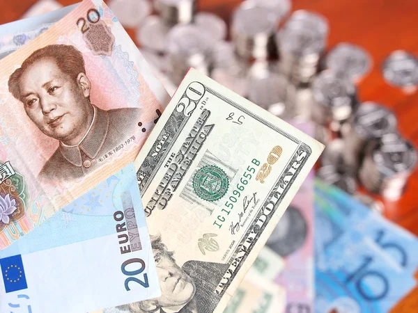 Vingt billets Yuan chinois, Euro et Dollar US — Photo
