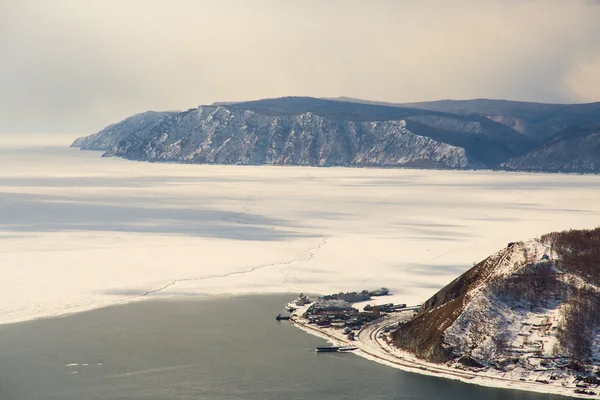 Vista sul bellissimo pulito Baikal — Foto Stock