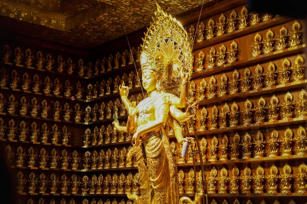 Goldene Statue von Shiva — Stockfoto