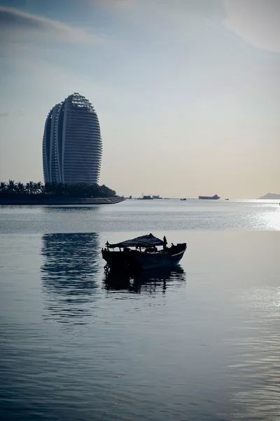 Sanya Hainan'deki / daki ahşap tekne
