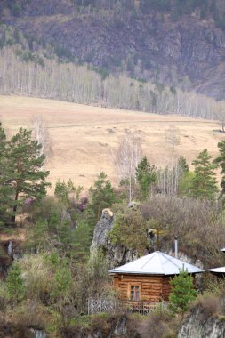 Yalnız eski şapeli dağlarda