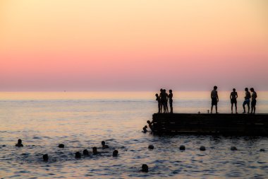 Denizde gün batımı