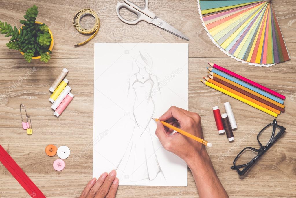Lieu de travail du styliste studio avec matériel ...