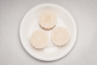 karlı deri mooncakes.