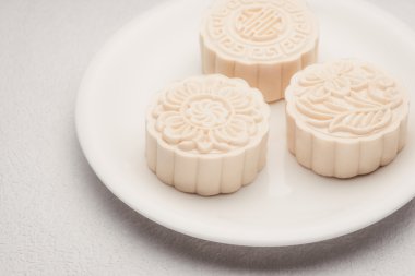 karlı deri mooncakes.