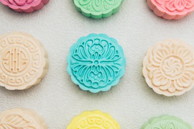 karlı deri mooncakes.