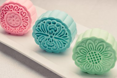 karlı deri mooncakes.