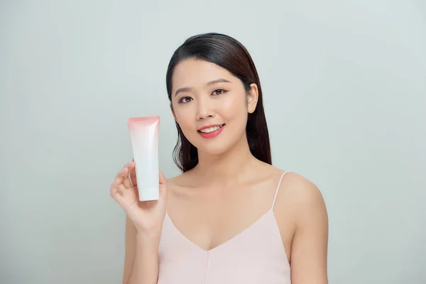 Belleza Asia Chica Mostrar Maquillaje Cosmético Hidratante Para Cuidado Piel —  Fotos de Stock