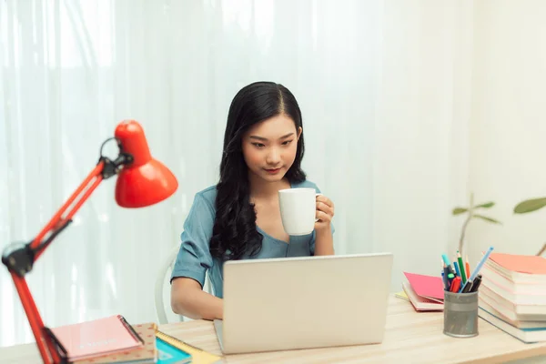 Woman Student Girl Laptop Computer Drinking Coffee — Stock Photo, Image