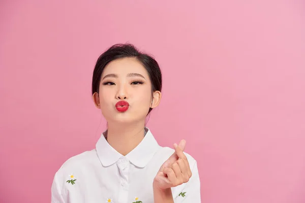 Mujer Joven Asiática Enviar Beso Aéreo San Valentín Concepto Amor —  Fotos de Stock