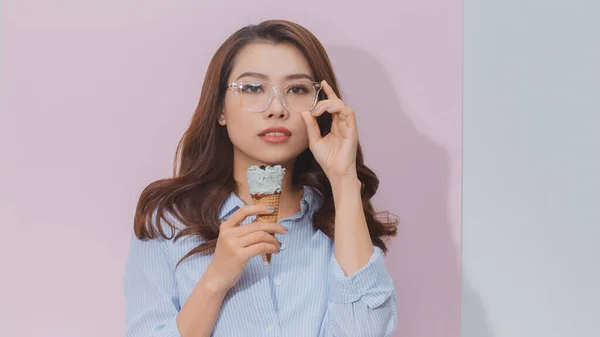 Bastante Chica Asiática Joven Mujer Asiática Comiendo Comida Chatarra Mujer —  Fotos de Stock