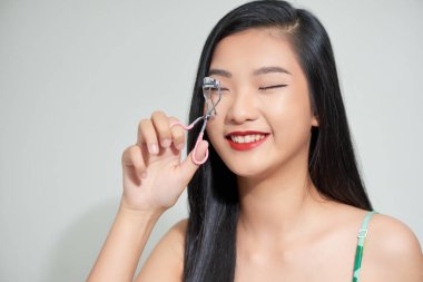 Makyaj yaptığı güzel bir kadının portresi.,