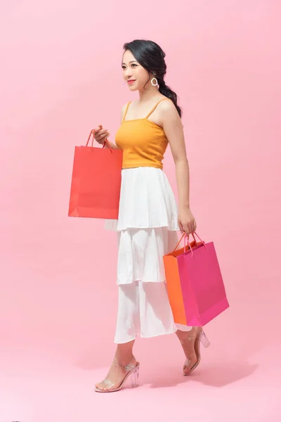 Mujer Joven Con Paquetes Tienda —  Fotos de Stock