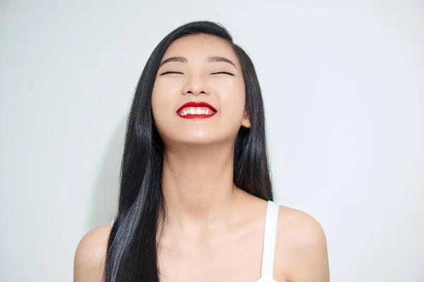 Mladá Krásná Asijská Žena Usměvavou Tváří Červenými Rty — Stock fotografie