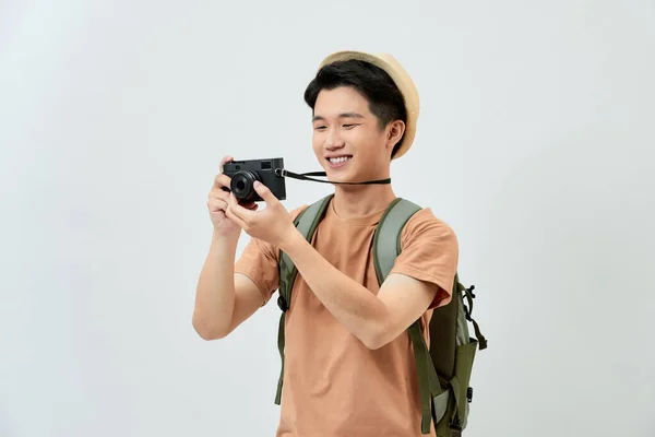 Beyaz Arka Planda Mutlu Turist Fotoğrafçısının Tam Boy Portresi Gezgin — Stok fotoğraf
