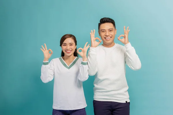 Gelukkig Aziatisch Paar Liefde Opgewonden Glimlachen Met Hand Gebaar — Stockfoto