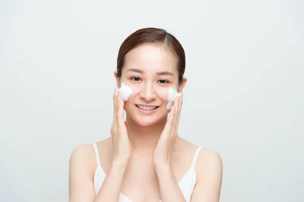 Asiatico Donna Washing Faccia — Foto Stock