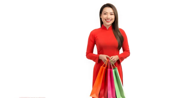 Menina Asiática Vestido Vietnamita Dai Com Saco Compras Isolado Fundo — Fotografia de Stock