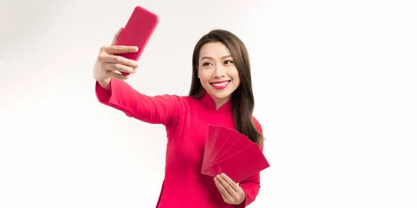 Mooie Jonge Aziatische Vrouw Traditionele Kostuums Nemen Selfie Tet Viering — Stockfoto