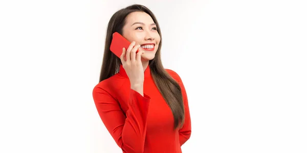 Schöne Porträt Junge Asiatische Frau Sprechen Smartphone Und Lächeln Stehend — Stockfoto