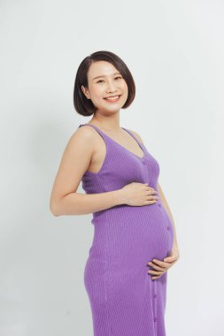 Yeni hayat konsepti. Hamilelik, annelik ve mutluluk. Hamile kadının karnı.