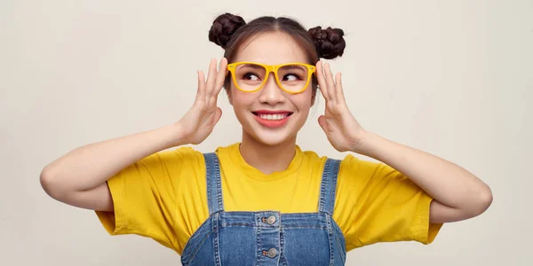 Retrato Hermosa Joven Feliz Gafas Aisladas Sobre Fondo Blanco — Foto de Stock