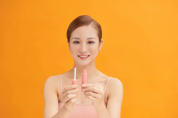 Attraktive Und Schöne Asiatische Mädchen Malen Lippen Einen Rosa Lippenstift — Stockfoto