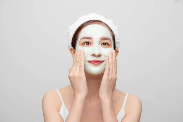 Spa Tiener Aziatische Meisje Aanbrengen Gezicht Klei Masker Schoonheidsbehandelingen Witte — Stockfoto