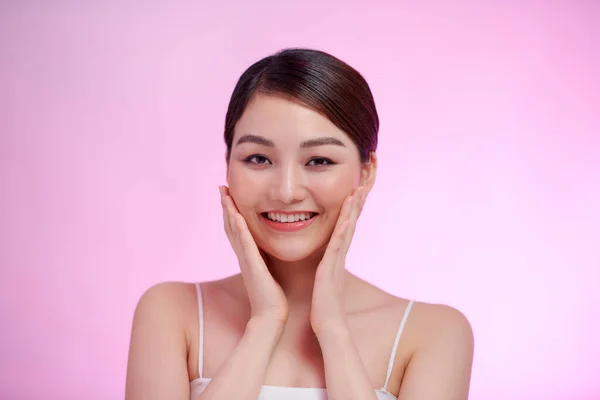 Wellness Schönheit Junge Model Frau Berührt Ihre Hand Gesicht Gesunde — Stockfoto