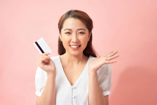 Bautiful Happy Young Asian Woman Showing Credit Card Open Palm — Φωτογραφία Αρχείου