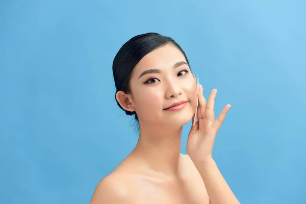 Closeup Bela Menina Asiática Feliz Modelo Com Maquiagem Natural Usando — Fotografia de Stock