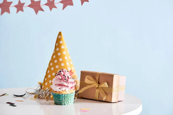 Fond Fête Anniversaire Avec Cupcake Chapeau Fête Cadeau — Photo