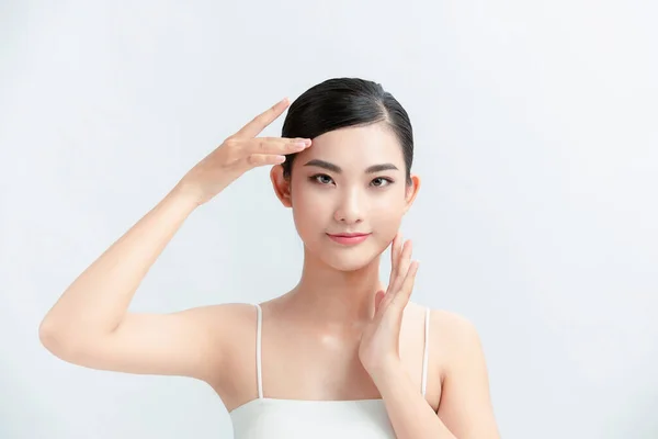Schönheit Porträt Der Jungen Asiatischen Frau Auf Weißem Hintergrund — Stockfoto