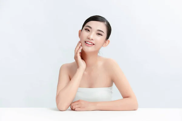 Asiatische Mädchen Schönheit Gesichtspflege Und Gesundheit Wellness Auf Weißem Hintergrund — Stockfoto