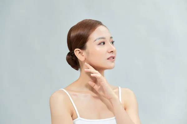Hermosa Joven Asiática Mujer Con Limpia Piel Fresca —  Fotos de Stock