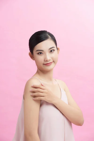 Asian Girl Perfect Glowing Skin Nude Natural Makeup Posing Pink — Stock Photo, Image