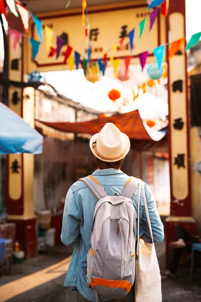 Giovane Turista Sulla Strada Piedi Mercato Alimentare Asiatico — Foto Stock